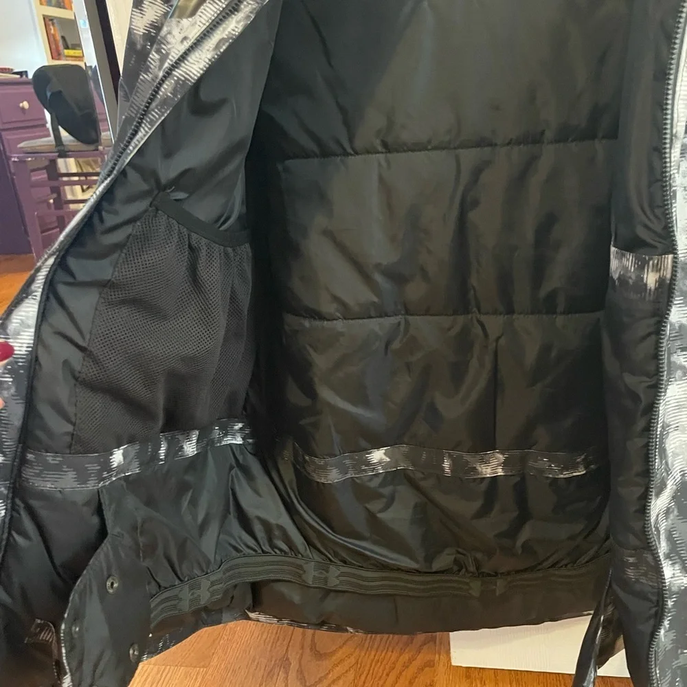Under Armour storm proof ski/snow jacket Boys size M